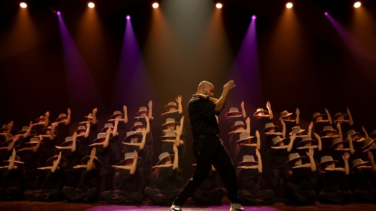 Танцовият феномен MURMURATION на Садек Берабах идва в България през 2026