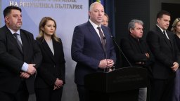 Кабинетът "Желязков" подаде оставка