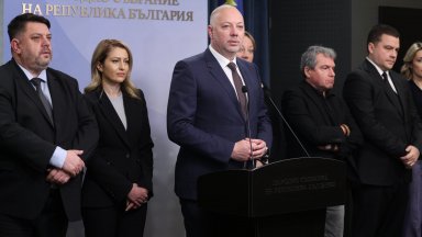 Кабинетът "Желязков" подаде оставка