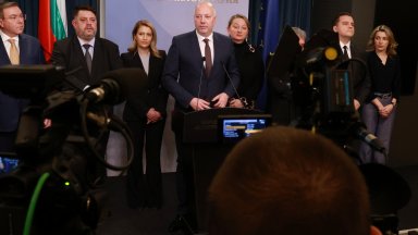 Масовите протести и сянката на корупцията: Как светът видя краха на правителството