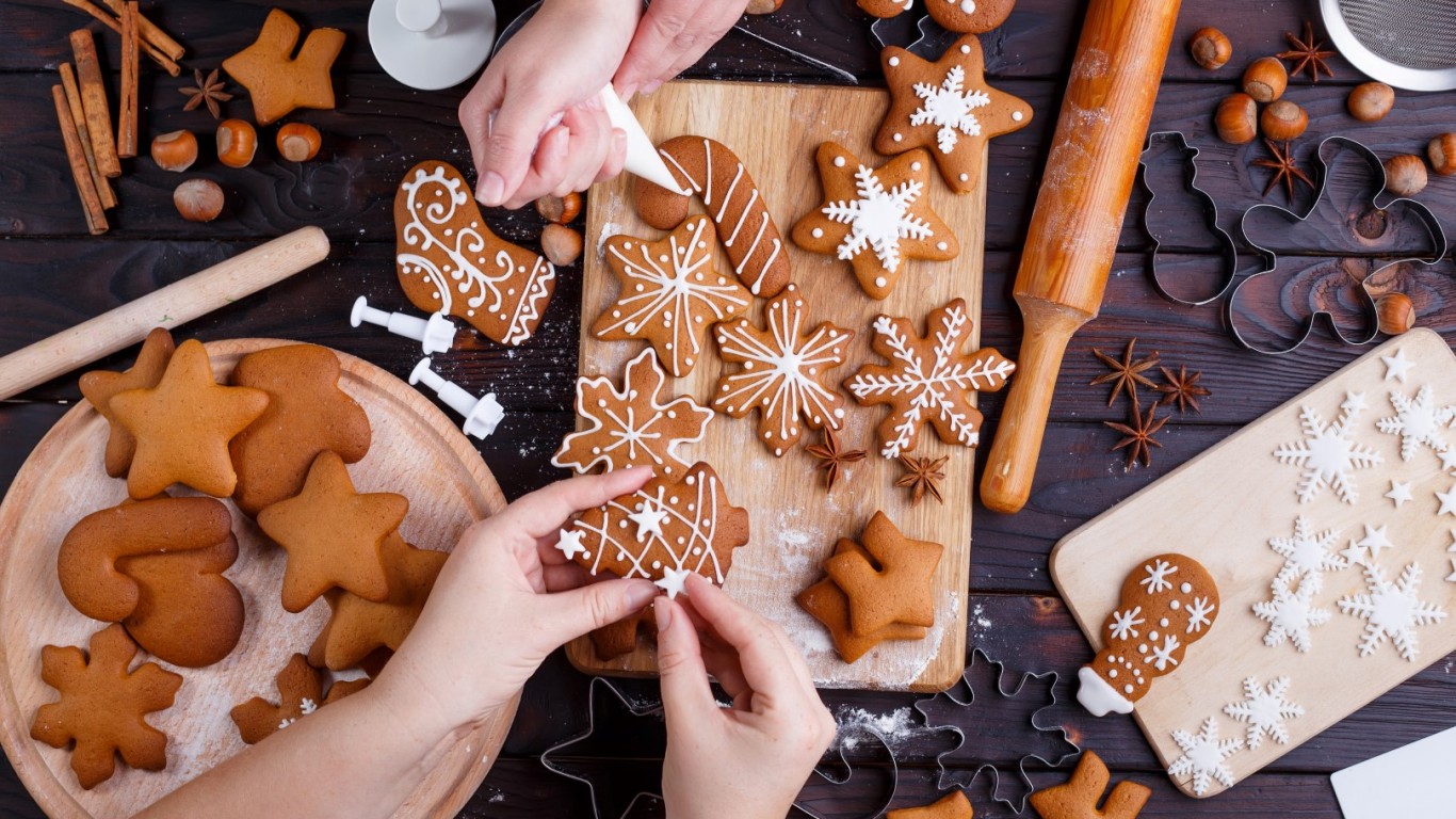 Коледни джинджифилови бисквити с бял шоколад