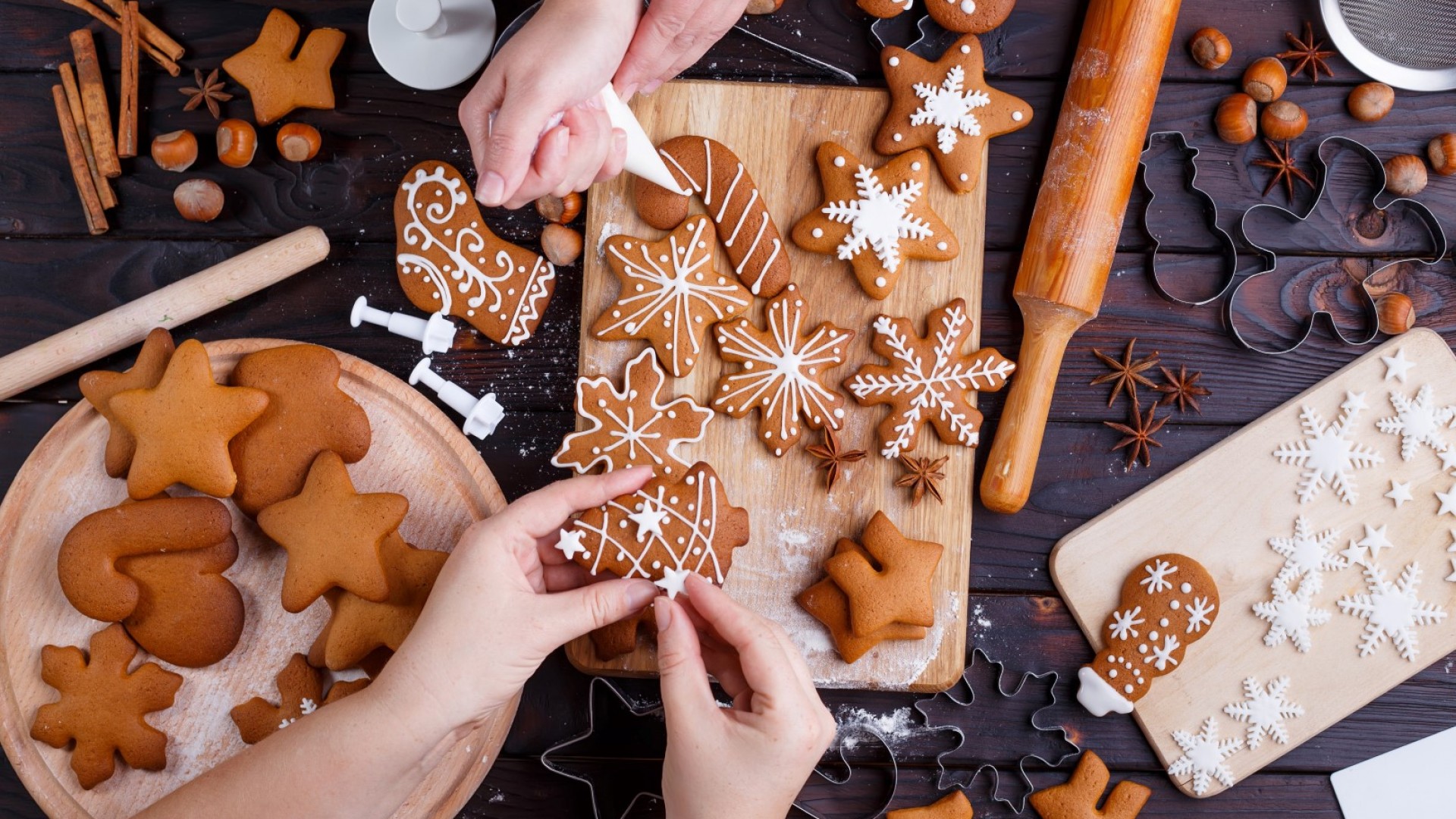 Коледни джинджифилови бисквити с бял шоколад