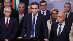 ПП-ДБ няма да се коалират с ГЕРБ в следващия парламент, обеща Божанов