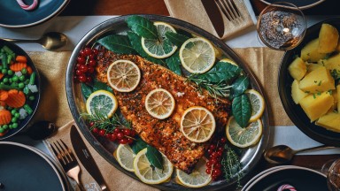 По-специално за празниците: Запечено филе от сьомга с апетитна коричка и боровинки