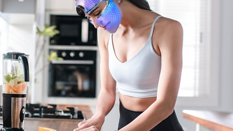 Сияйна кожа за Коледа: Открийте магията на LED маската FAQ 202