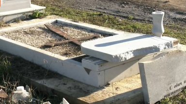 Оскверниха 150 гроба само за една нощ на Централните гробища в София