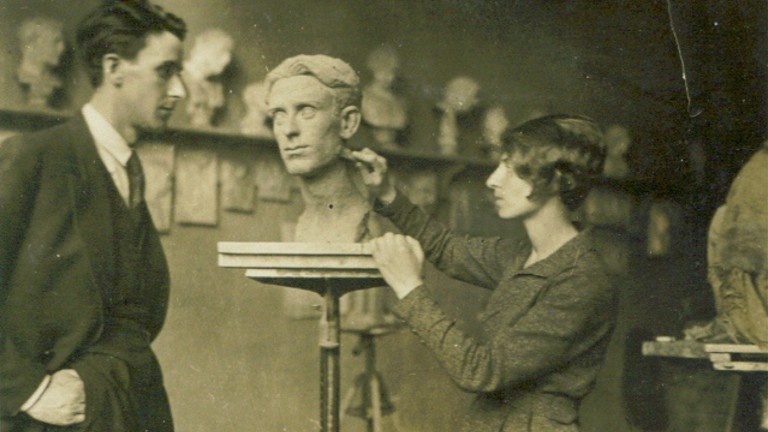 Образи и отражения: Васка Емануилова – между модела и скулптора