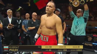 Руснакът Гасиев нокаутира Кобрата в шестия рунд и взе световната му титла