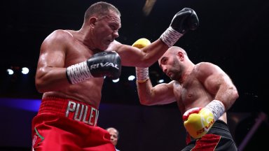 Руснакът Гасиев нокаутира Кобрата в шестия рунд и взе световната му титла