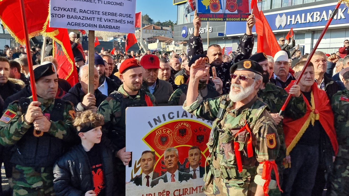 Протест в Скопие в защита на Тачи и други водачи на Армията за освобождение на Косово (снимки)
