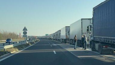 И "Капитан Андреево" се запуши заради гръцката блокада, 15 км е опашката от тирове