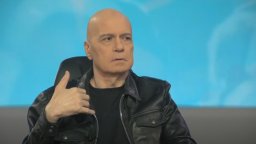 Трифонов поиска оставката на Христанов заради неговата пиарка