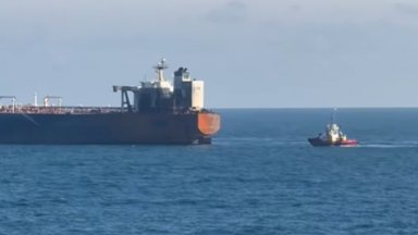 Танкерът "Кайрос" вече е в Бургаския залив