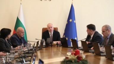Кабинетът в оставка гласува удължителен бюджет
