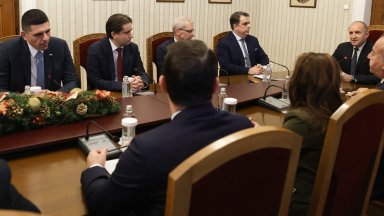 Радев поиска ПП да изчистят въпроса за "ала-бала", Атанасов го пита дали е президент или конкурент  