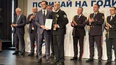 Кристин Иванов, спасил жена от паднал в река автомобил, е "Полицай на годината"