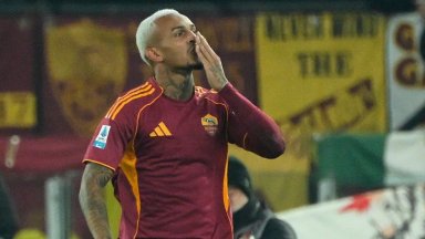 Бразилски гол и добре познатото 1:0 доближиха Рома до върха