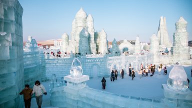Най-големият тематичен парк за лед и сняг в света ще отвори врати в Китай