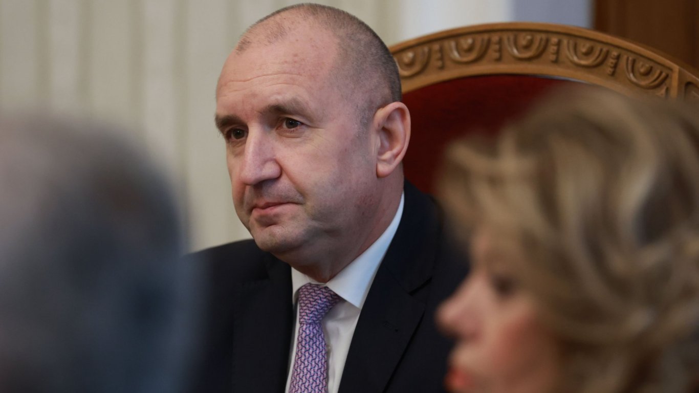 Президентът Румен Радев продължава консултациите с АПС и МЕЧ