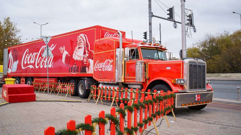 Коледният камион на Кока-Кола приключва обиколката си в страната с три дни празнични събития в София
