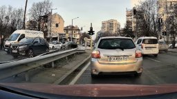 Блъснатата в София ученичка пресичала на зелено и на пешеходна пътека