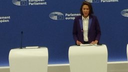"Обнови Европа" в ЕП застава зад Кючюк срещу "олигархията и репресията в България"