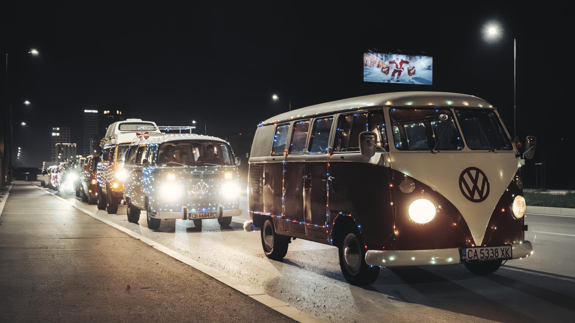 Volkswagen Transporter T1 поведе колоната по улиците на София