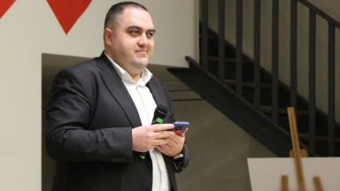 Училищен директор е арестуван за скрити камери в тоалетните на децата