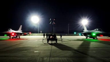 Пристигнаха последните два самолета от първата партида F-16 за България (снимки/видео)