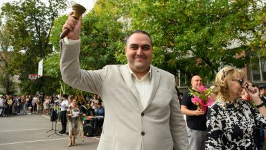 "Чий" е арестуваният шеф на 138. училище? Пеевски: Назначи го ПП-ДБ. Десните: Не, беше ГЕРБ 