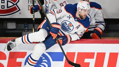 Драйзайтъл даде 4 асистенции и стана първият германец с 1000 точки в НХЛ