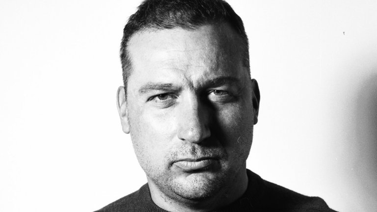 Валентин Пеев представя дебютната си фотографска изложба "Никога повече, и отново" в София