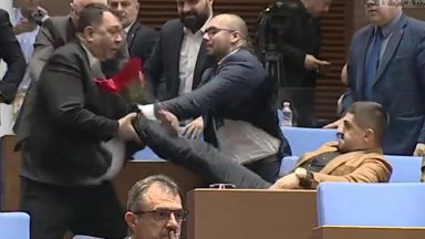 Василев за боя в НС: Далоолу заплашваше мен и семейството ми, наложи се да го отстраня