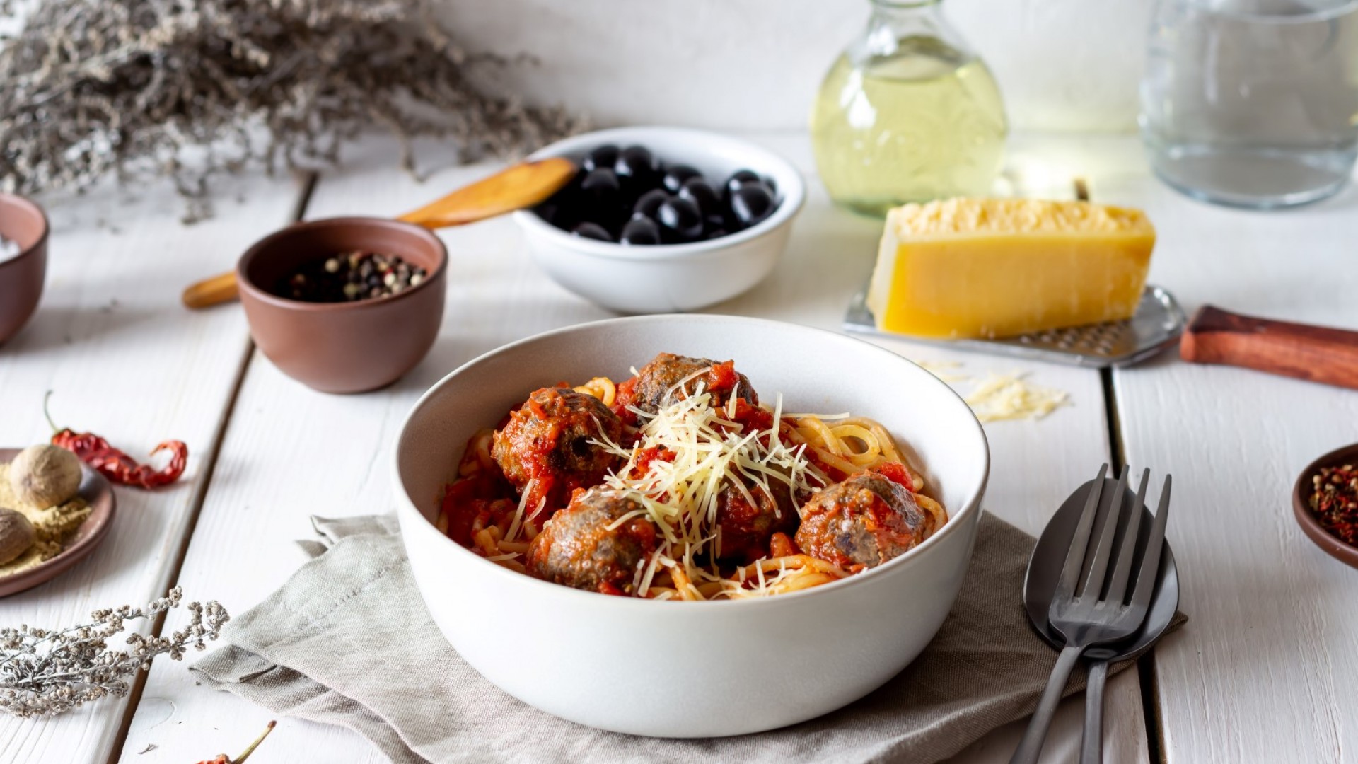 Паста путанеска с кюфтенца