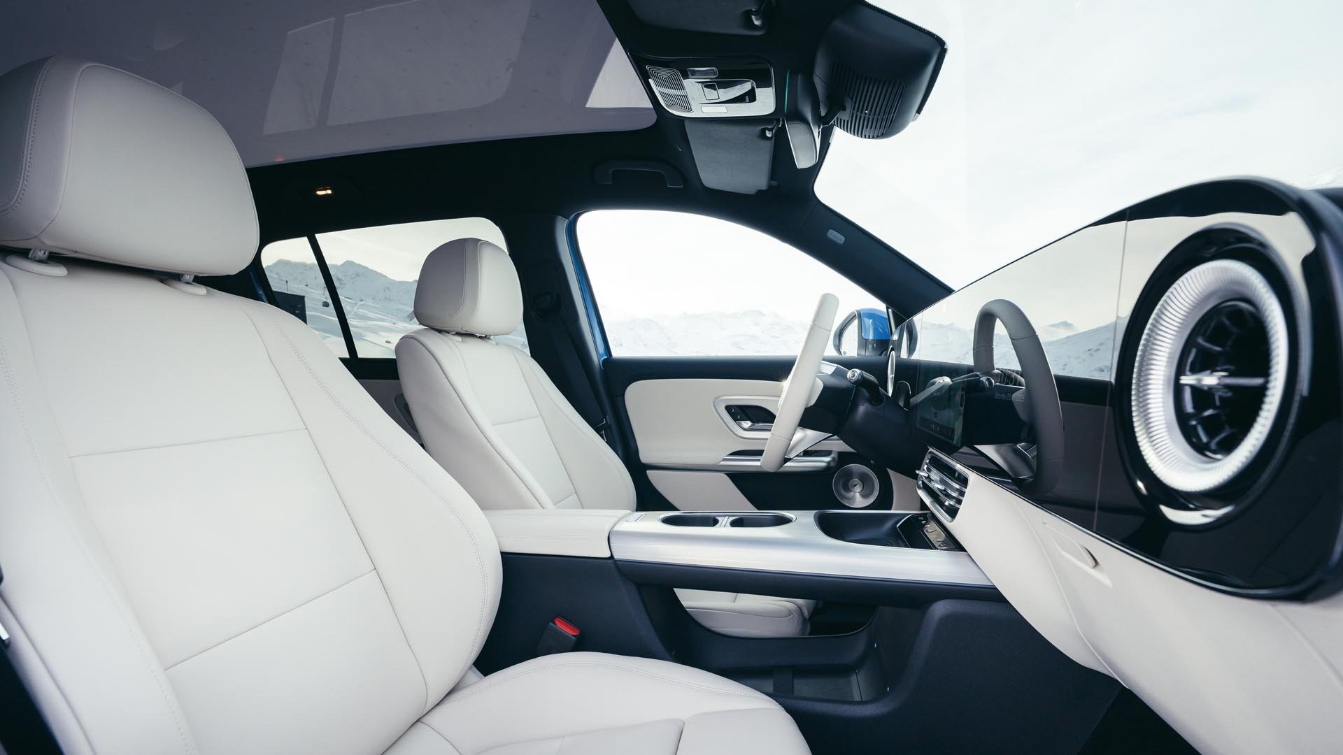 Mercedes-Benz GLB 250+ с EQ-технология