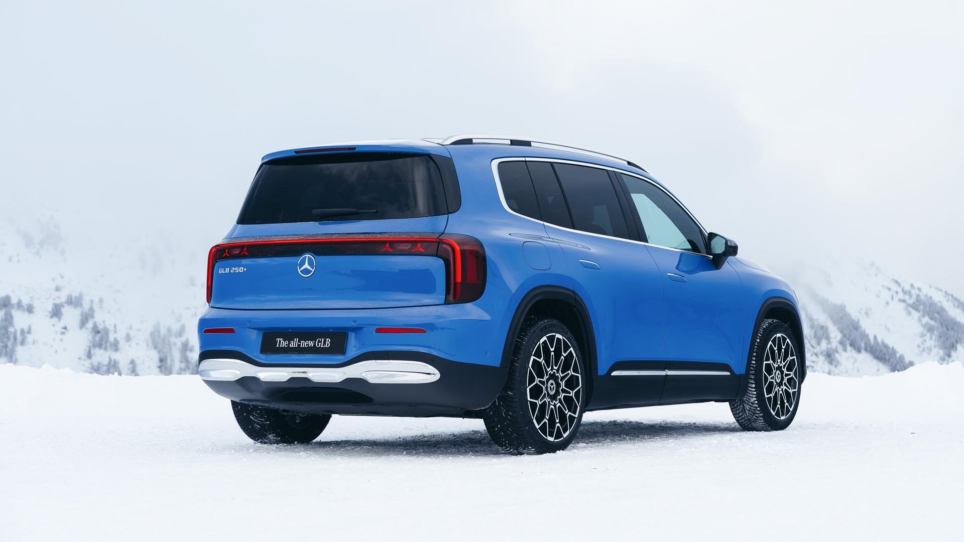 Mercedes-Benz GLB 250+ с EQ-технология