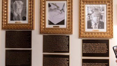 "Най-лошият президент в историята": Тръмп постави подигравателна плоча за Байдън в Белия дом