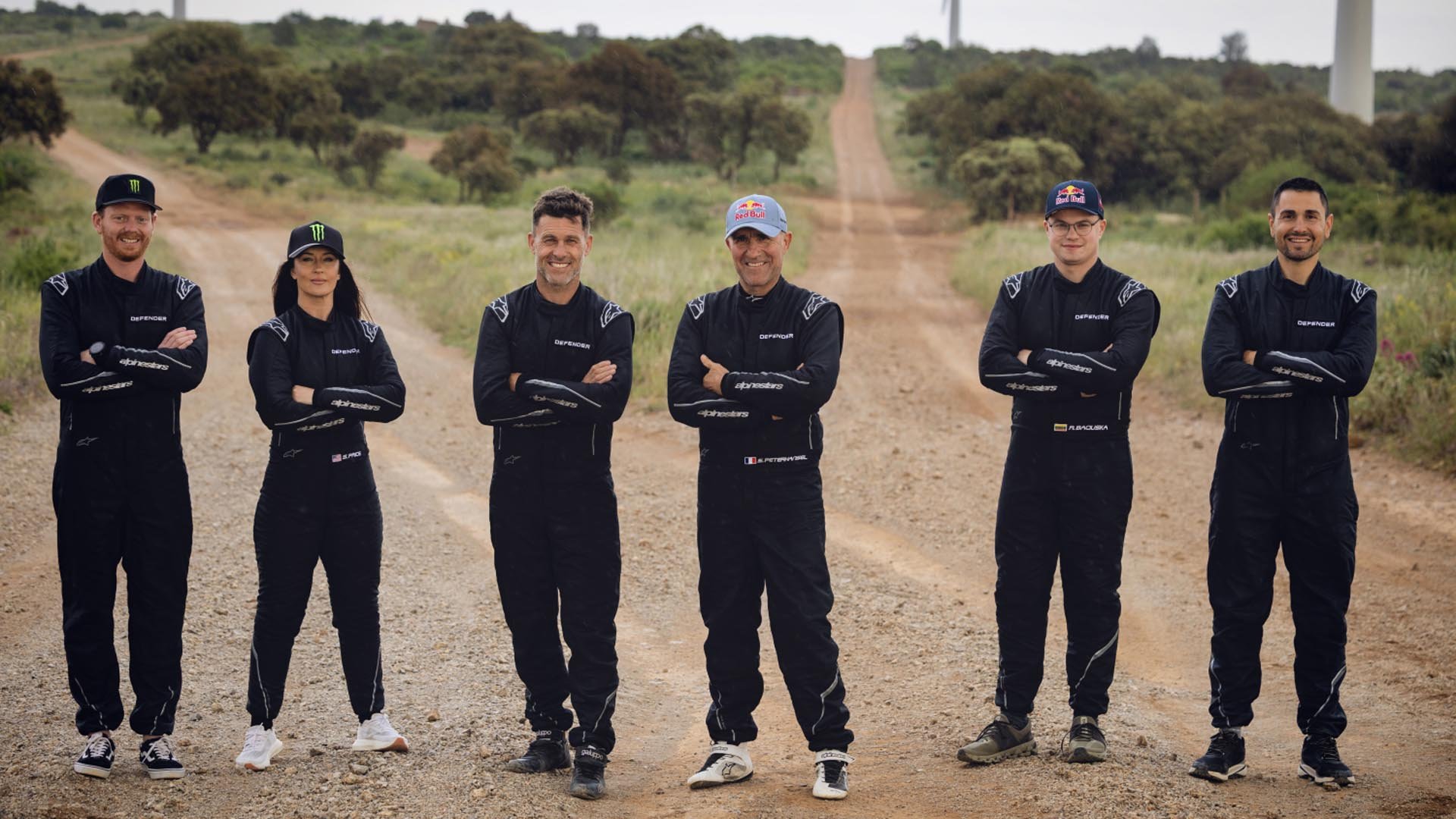 Звездния екип от пилоти и навигатори - Шон Бериман, Сара Прайс, Ориол Видал, Стефан Петерханзел, Рокас Бациушка и Мика Метж