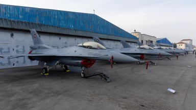 Първите 8 изтребителя F-16 бяха представени официално в авиобаза "Граф Игнатиево" (снимки)
