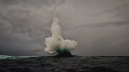 Заснеха вълна, която не би трябвало да съществува (видео)