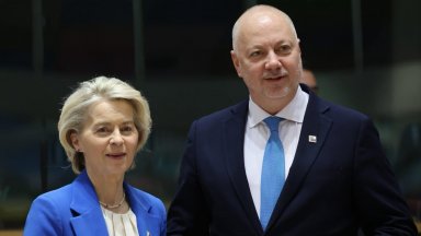 Желязков подари български евромонети на Урсула фон дер Лайен и Роберта Мецола