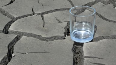 Всички пием вода. Но знаем ли как?