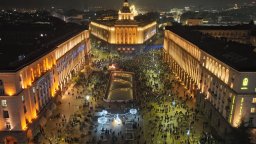 Първите протести след оставката с нови искания