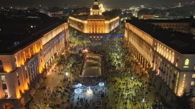 Първите протести след оставката с нови искания
