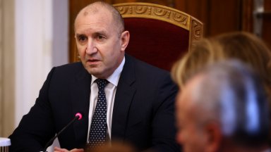 Радев връчва първия мандат за съставяне на правителство след Нова година