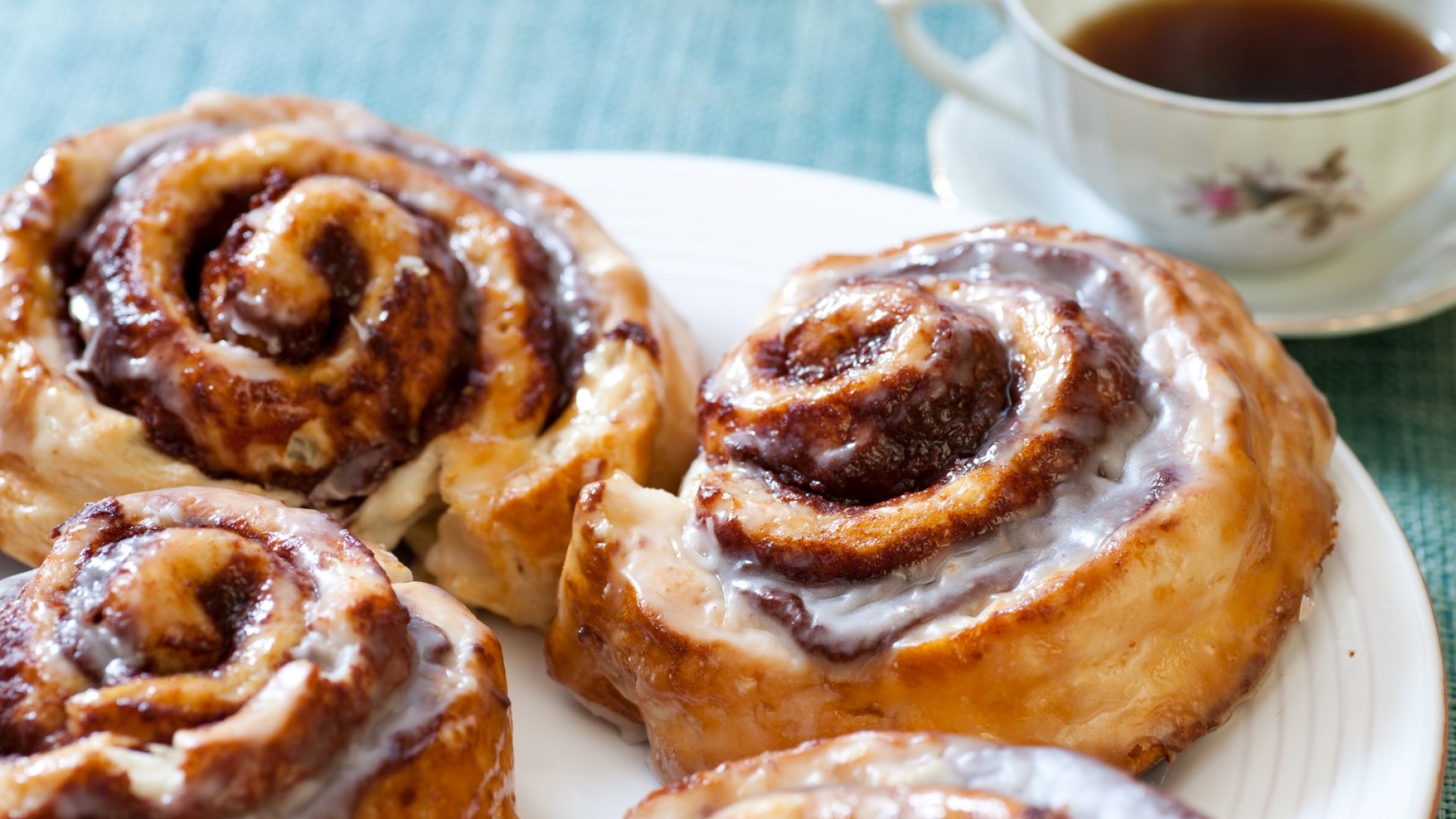 Стъпка по стъпка: Как да си приготвим апетитни канелени рулца