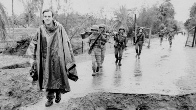 Почина Питър Арнет, носителят на "Пулицър", който отразяваше войните от Виетнам до Ирак