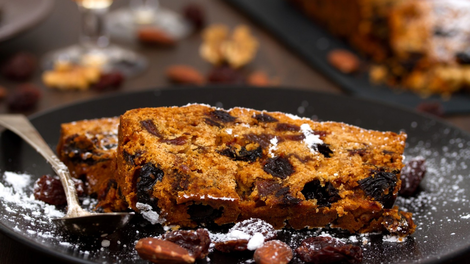 Кейк със сушени плодове и ароматни подправки