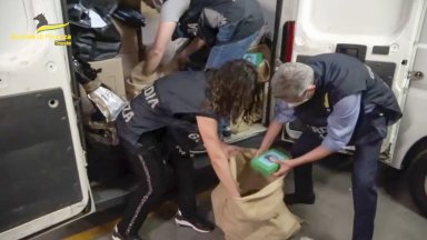 Италианската полиция арестува 384 души и конфискува 1,4 тона наркотици