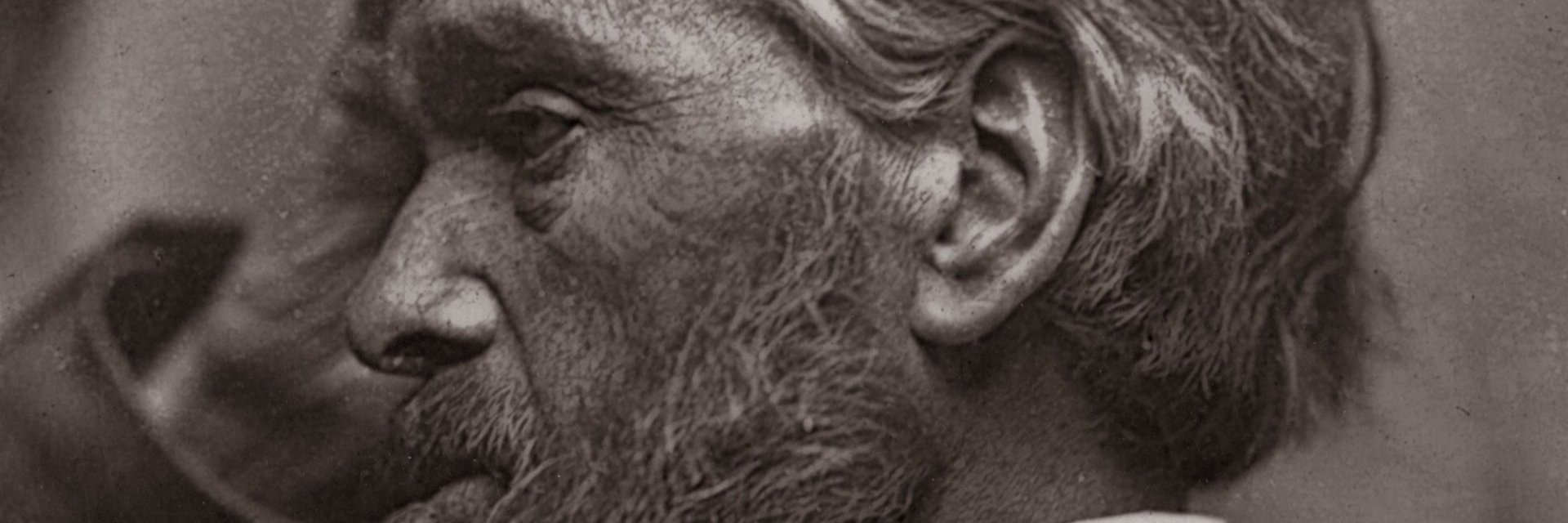 "Революциите се замислят от романтици, реализират ги фанатици, а се използват от негодници"